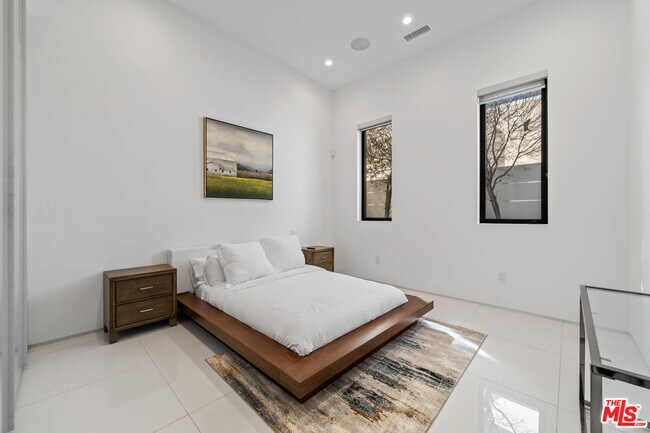 Building Photo - 4458 Mammoth Ave