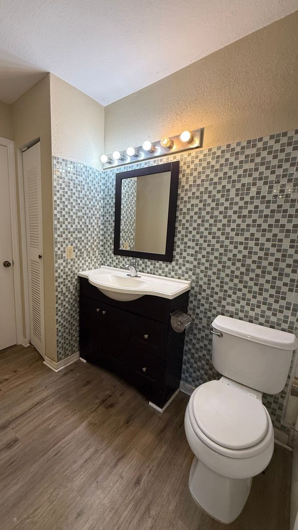 Building Photo - Spacious 2-bed, 1-bath apartment - Ponte Verde at Palm Beach Lakes