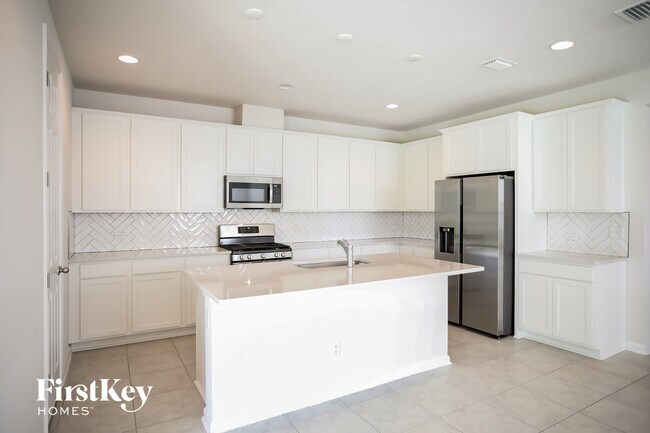 Building Photo - 2103 Amberly Dr