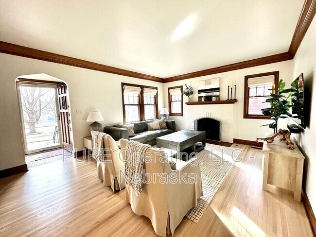 Building Photo - 4928 Happy Hollow Blvd