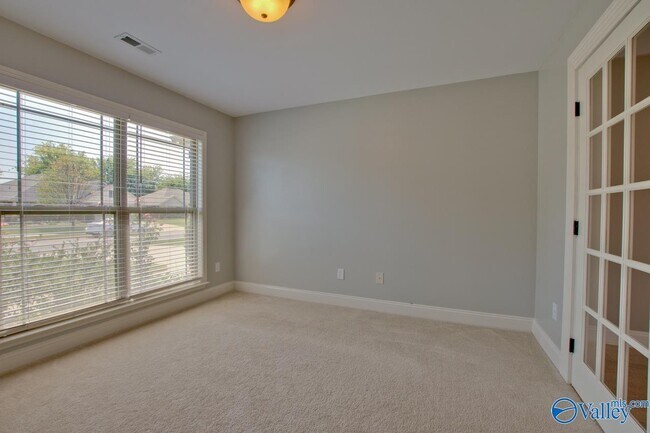 Building Photo - 5010 Montauk Trail SE