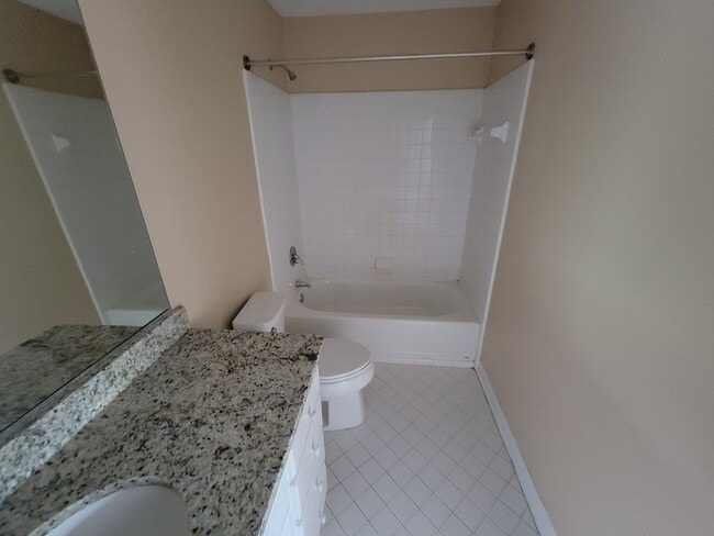 Building Photo - 2 Bedroom 3.5 Bathroom Town home located in the Oak Ridge Meadows Neighborhood