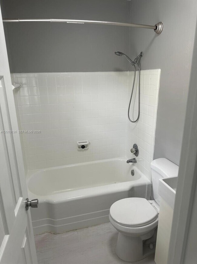 Building Photo - 2016 Miami Rd