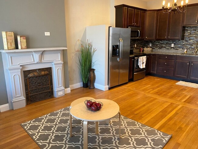 Building Photo - Renovated Hill Home for Rent!