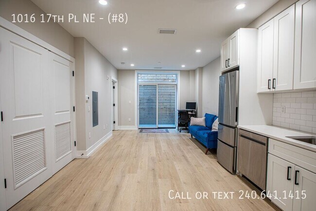 Building Photo - 1016 17th Pl NE