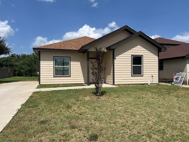 Building Photo - 407 Potranca Ct