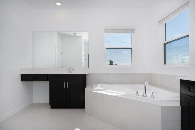 Building Photo - 7137 Dilly Lk Ave