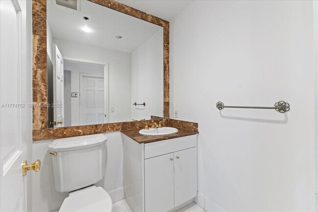 Building Photo - 2134 Fisher Island Dr