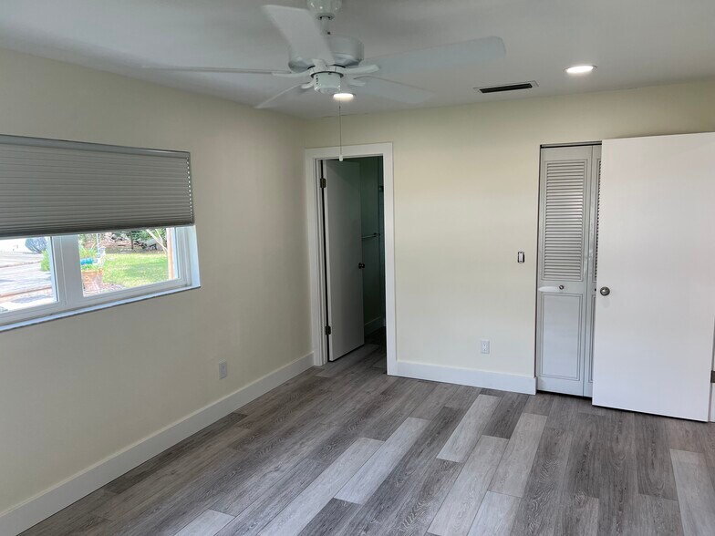 Building Photo - 968 Salzedo Ave