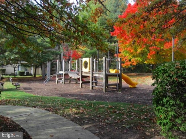 Building Photo - 14 Versailles Ct