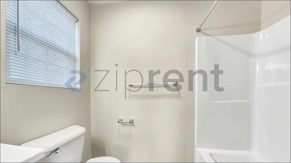 Building Photo - 5200 Heins Rd NE