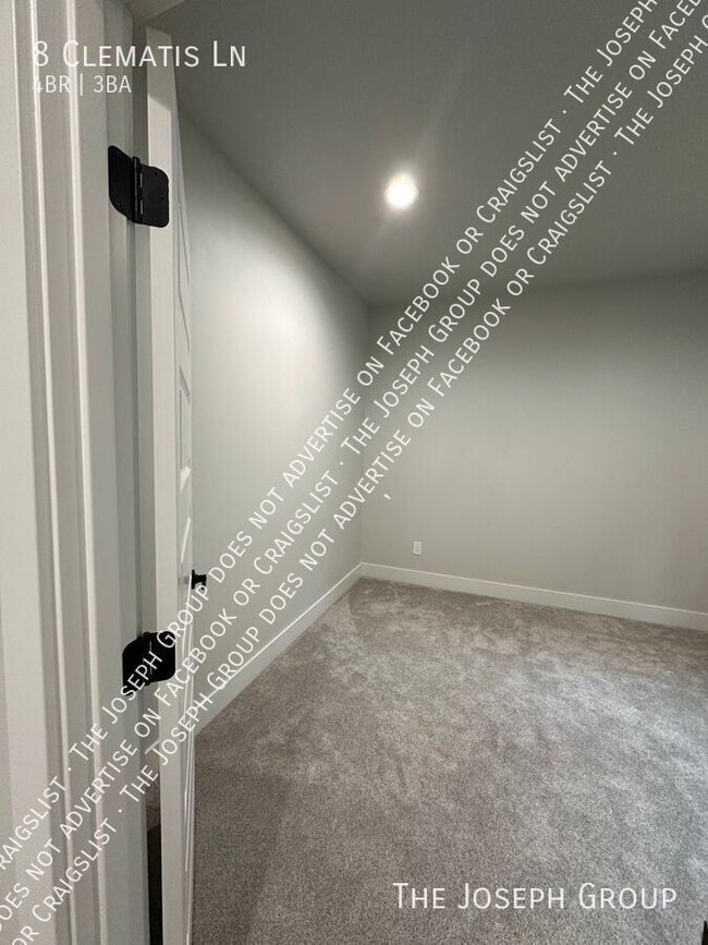 Building Photo - 8 Clematis Ln