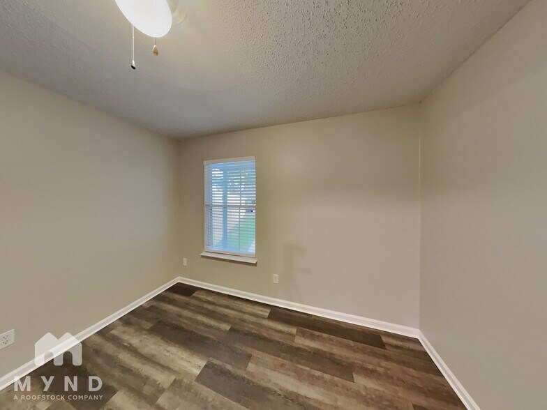 Building Photo - 12382 Silent Brook Trail N