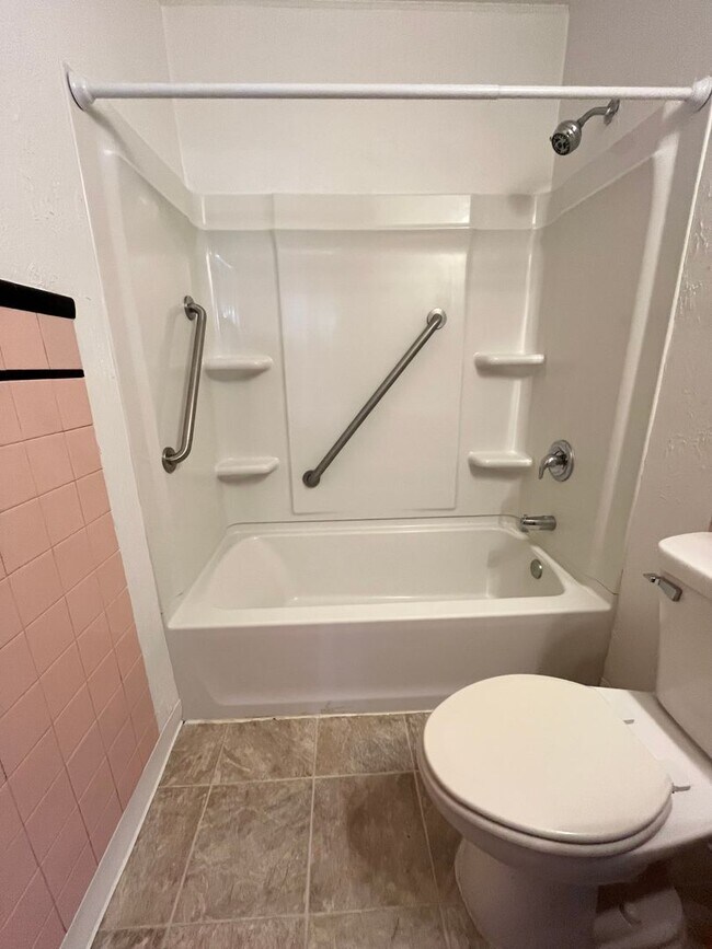 Building Photo - 2 Bed East Side Ranch with Partly Finished Basement!