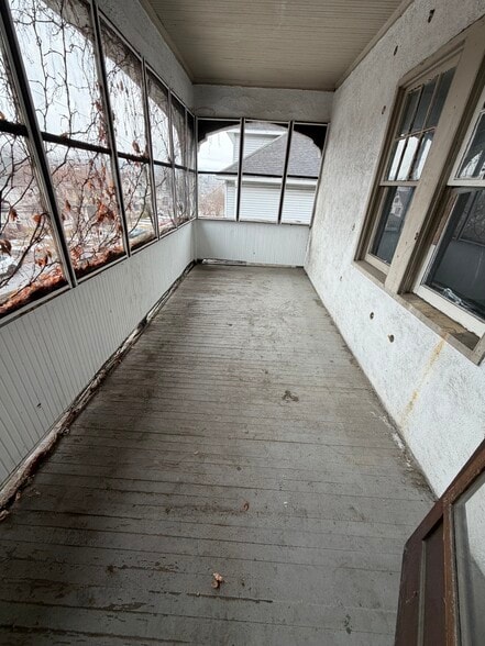 Building Photo - 517 Miles Ave