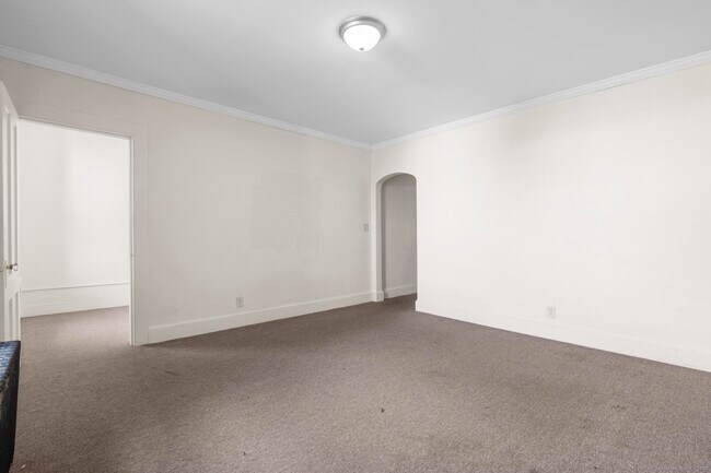 Building Photo - 113 E Main St