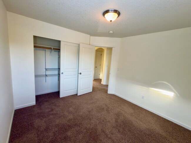 Building Photo - 20893 SW Edgemont St