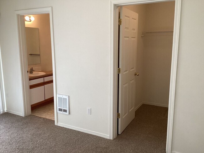 Building Photo - r1813/1815/1817