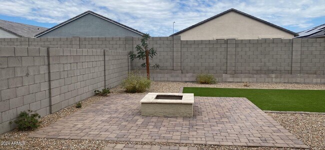 Building Photo - 1166 W Avalon Canyon Dr