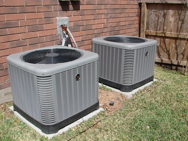 Building Photo - 462 Everington Dr