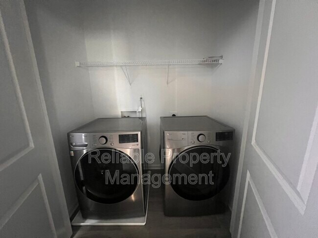 Building Photo - 11 Blakely St