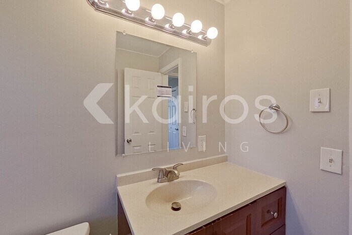 Building Photo - 1635 Jamaica St