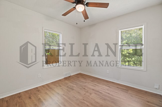 Building Photo - 2808 S Glenn Ave