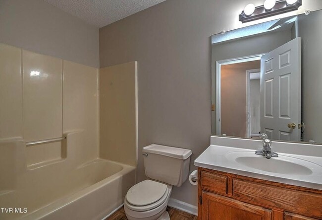 Building Photo - Split foyer 3 bedroom home in quiet area with bonus room, large yard, 2-car garage $2000