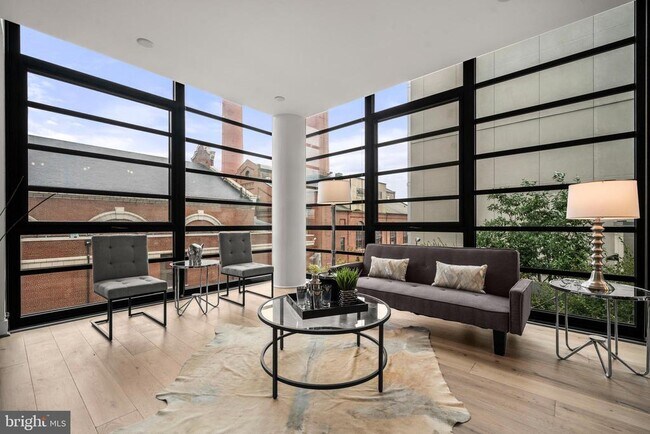 Building Photo - 1300 4th St SE