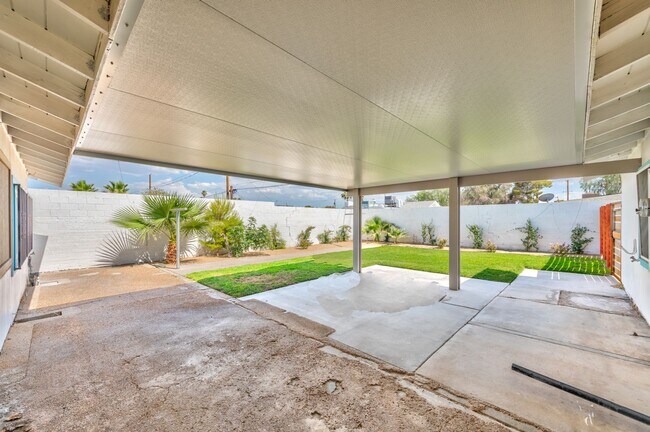 Building Photo - 800 Canosa Ave