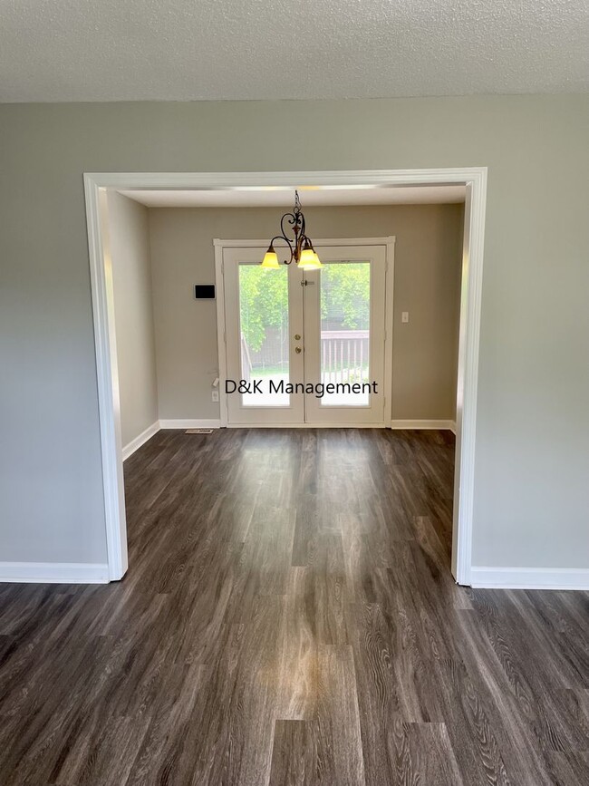 Building Photo - Beautiful 4 Bedroom Home Near Lovell Rd