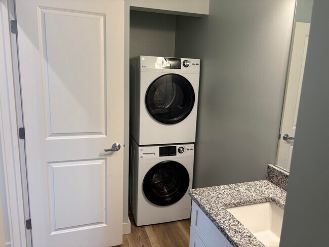 Building Photo - 22 S Main St