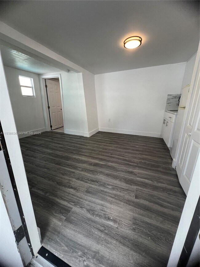 Building Photo - 1999 NW 2nd St