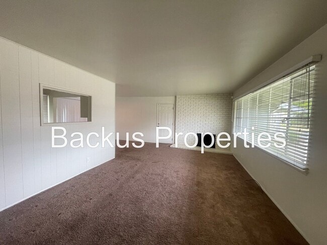 Building Photo - Wonderful three-bedroom home in South Sali...