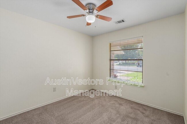 Building Photo - 10057 Woodland Village Dr