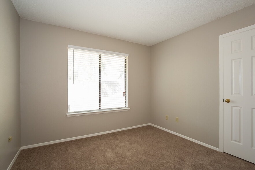 Building Photo - 24102 Scrivener Ln