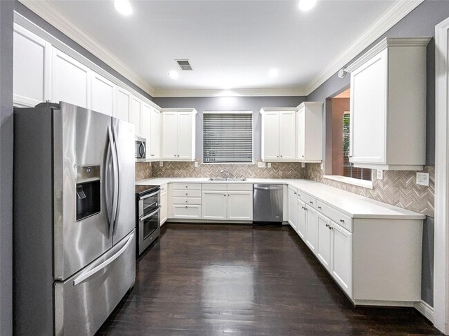 Building Photo - 6831 Staffordshire Blvd