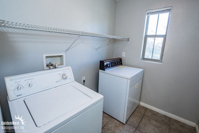 Building Photo - Beautiful 4Bdm 2.5Ba Home in East Las Vegas!