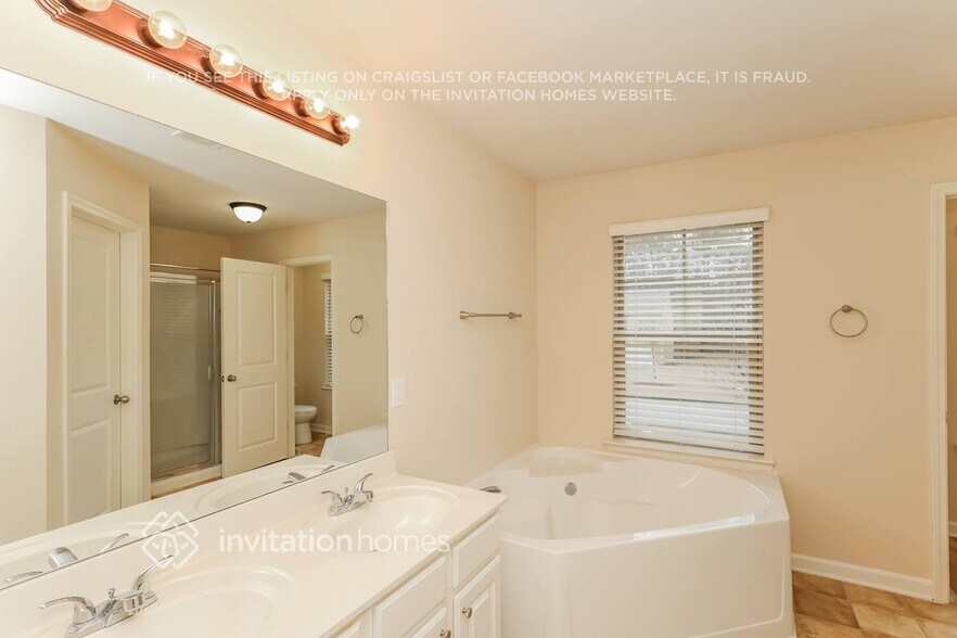 Building Photo - 3030 Stonebrook Cove