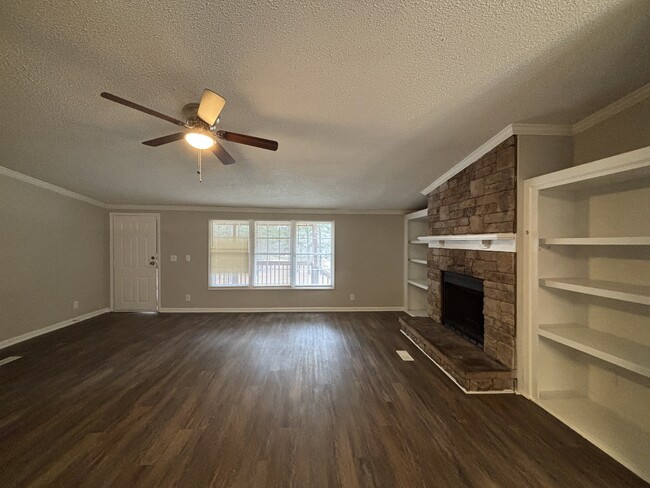 Building Photo - 1100 Big Sandy Creek Ln