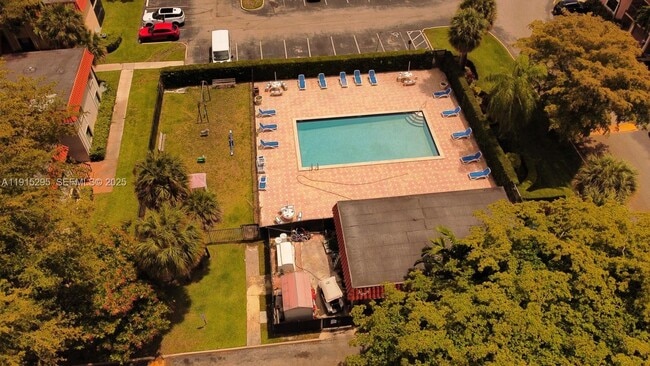 Building Photo - 9712 Hammocks Blvd