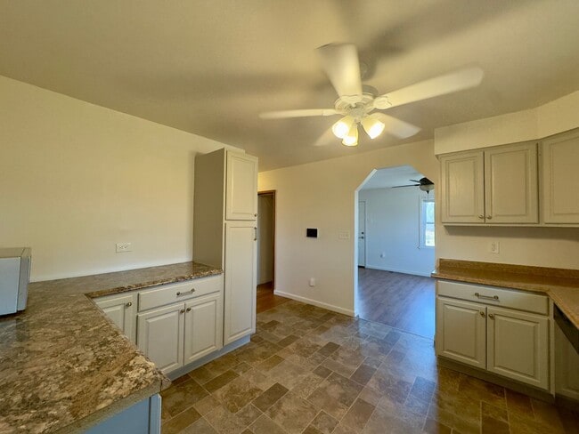 Building Photo - Charming 5 Bedroom/2 Bathroom Home with Large Backyard in Essex, MD!