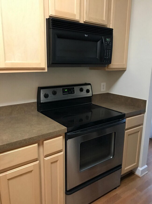 Building Photo - 42530 Mayflower Terrace