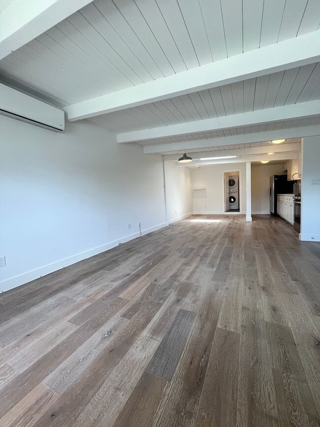 Building Photo - Waterfront Cottage in San Rafael! Utilitie...