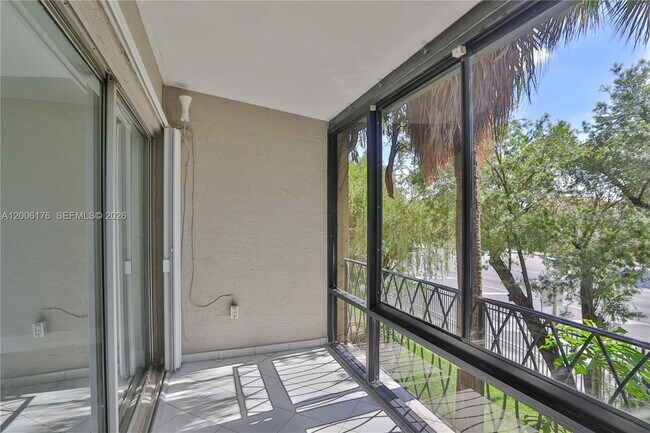 Building Photo - 10 NW 87th Ave