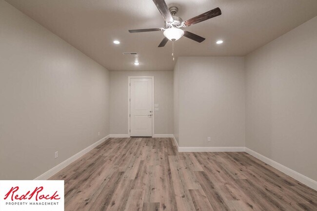 Building Photo - 493 N 550 W