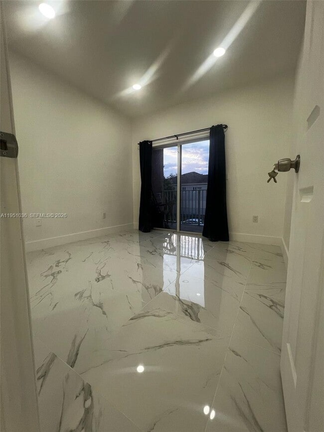 Building Photo - 355 E 4th St