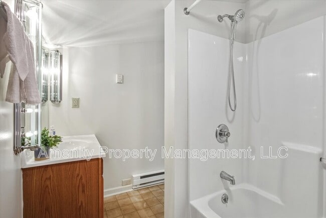 Building Photo - 121 Yorkshire Dr