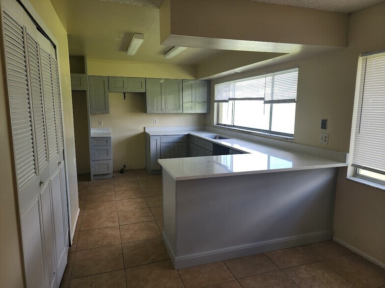 Building Photo - 512 Majorca Ave
