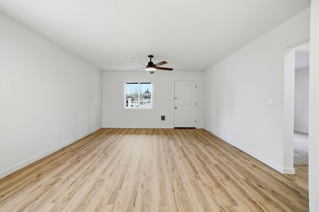 Building Photo - Newly Renovated 2 Bedroom Home